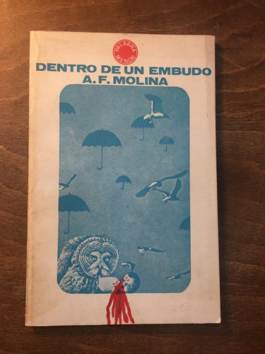 Dentro de un embudo 