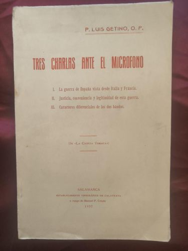 Tres charlas ante el micrófono.